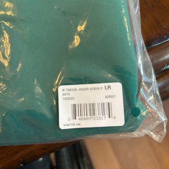 **NWT UNOPENED** FIGS The Jogger Set in HUNTER GREEN LARGE - Picture 9 of 9